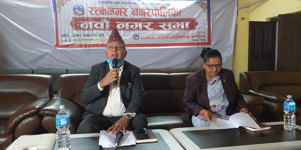 दुई वर्ष मुनिका बच्चा छाडेर विदेश जान अनुमती नदिइने